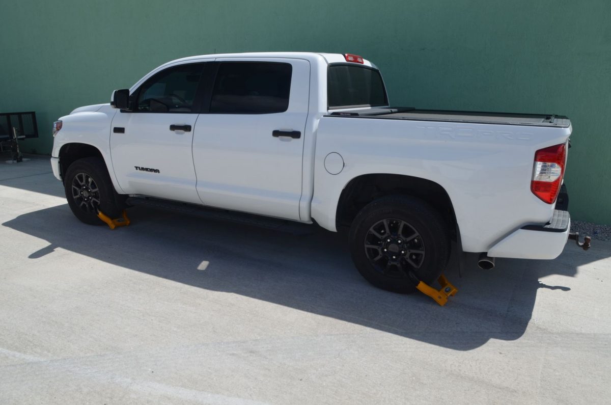 South Florida Booting applying a vehicle immobilization boot